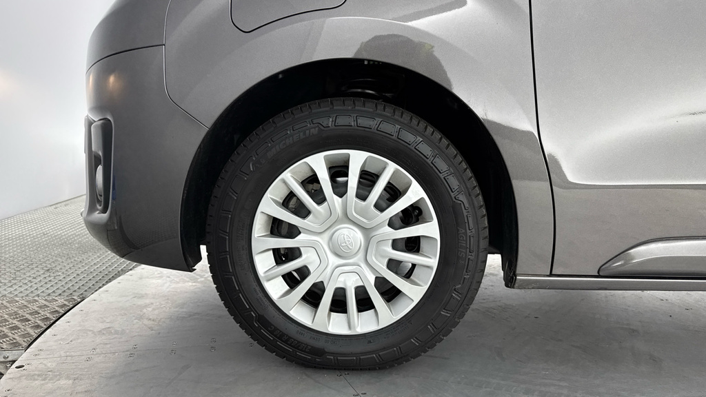 Toyota Proace Verso 50Kwh Shuttle Medium Mpv Mwb 9 Seat #18