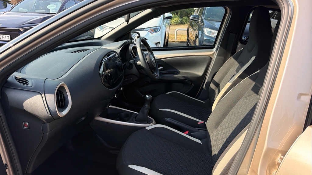 Toyota Aygo X 1.0 Vvt-i Edge Euro 6 Ss Beige #5