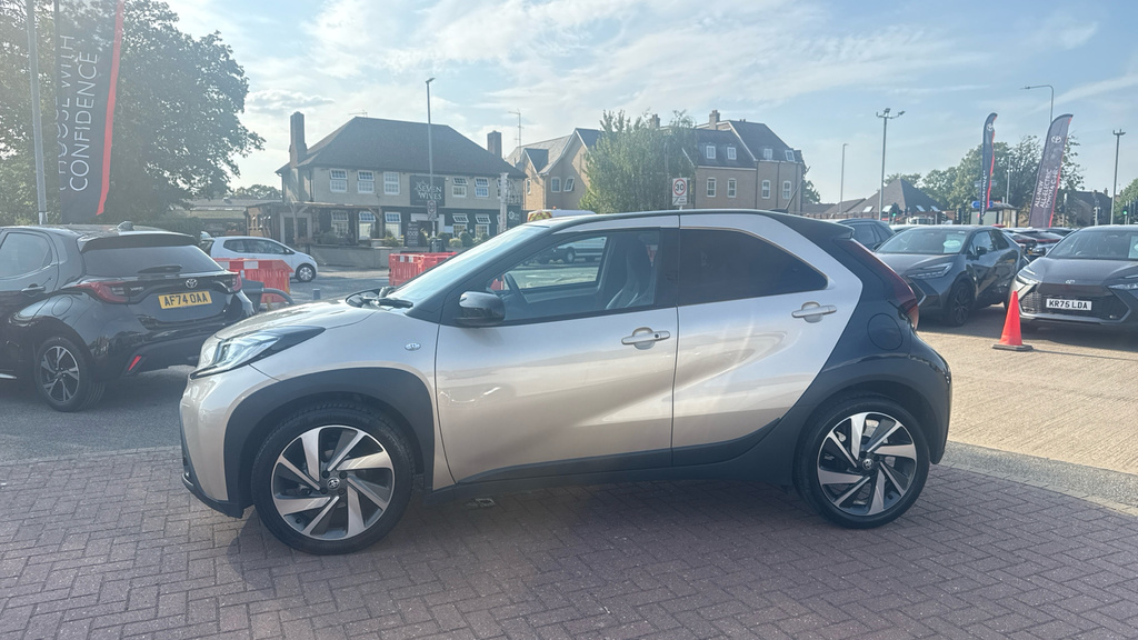 Toyota Aygo X Edge Beige #24