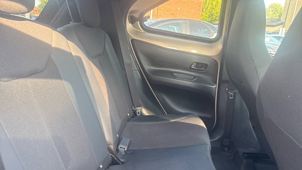 Toyota Aygo X Edge Beige #8
