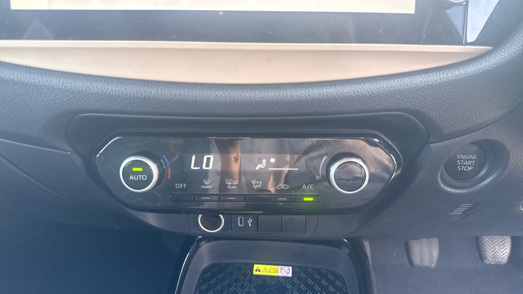 Toyota Aygo X Edge Beige #16