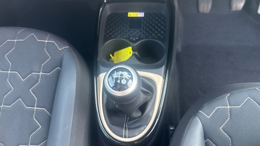 Toyota Aygo X Edge Beige #17