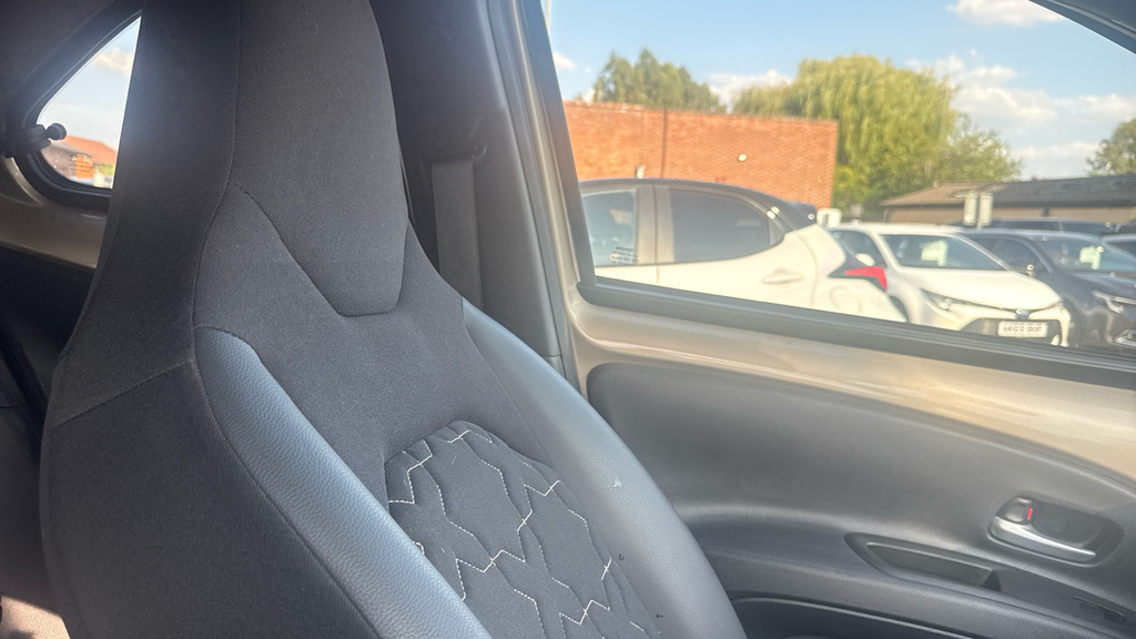 Toyota Aygo X Edge Beige #28
