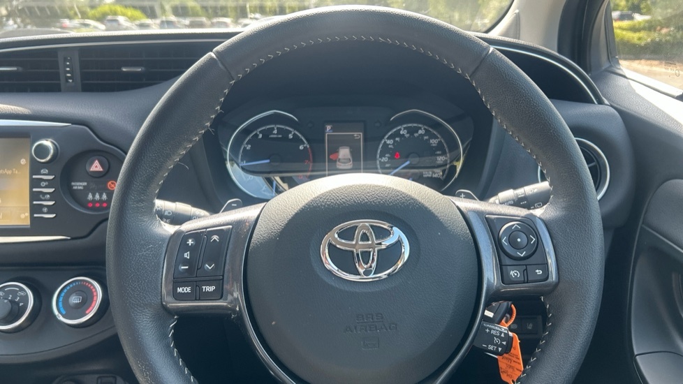 Toyota Yaris Icon Red #10