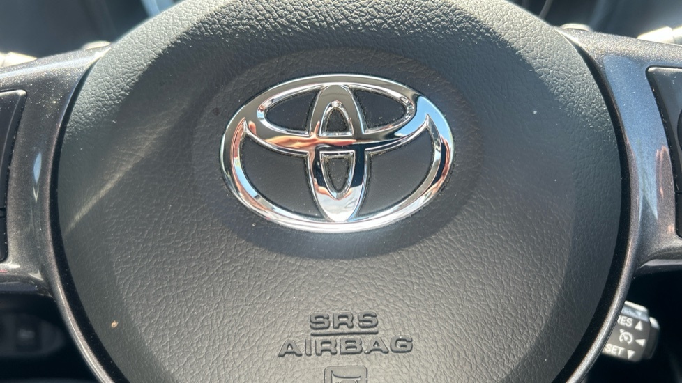 Toyota Yaris Icon Red #35