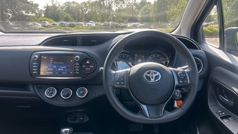 Toyota Yaris Icon Red #7