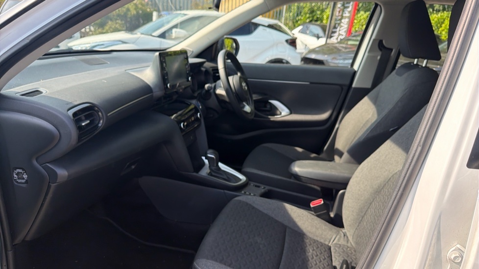 Toyota Yaris Cross 1.5 Vvt-h Icon Suv Hybrid E-cvt Euro 6 White #5