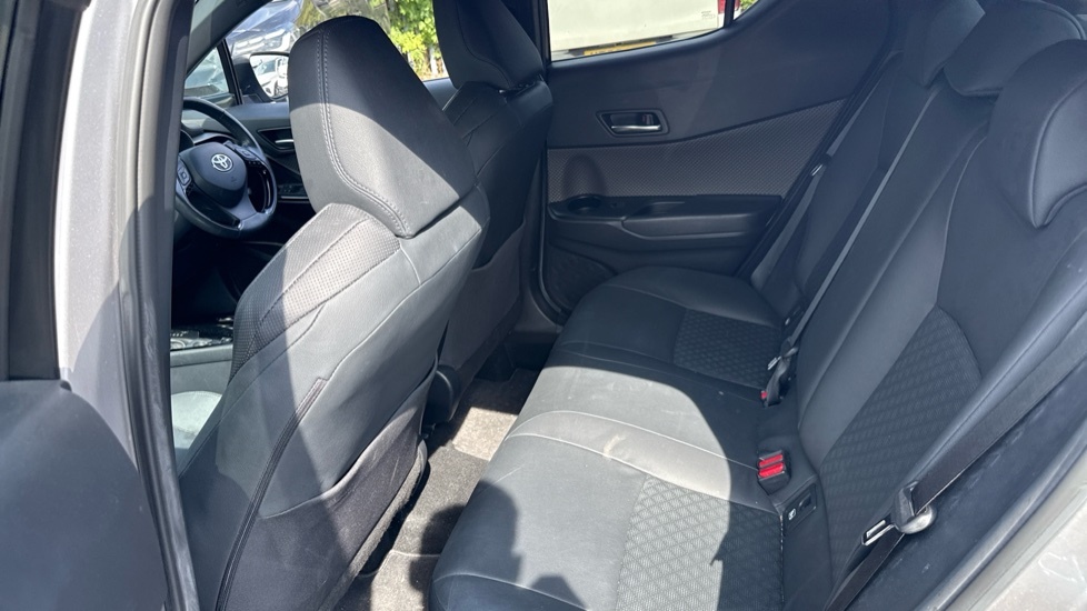 Toyota C-Hr Excel 1.8 White #15