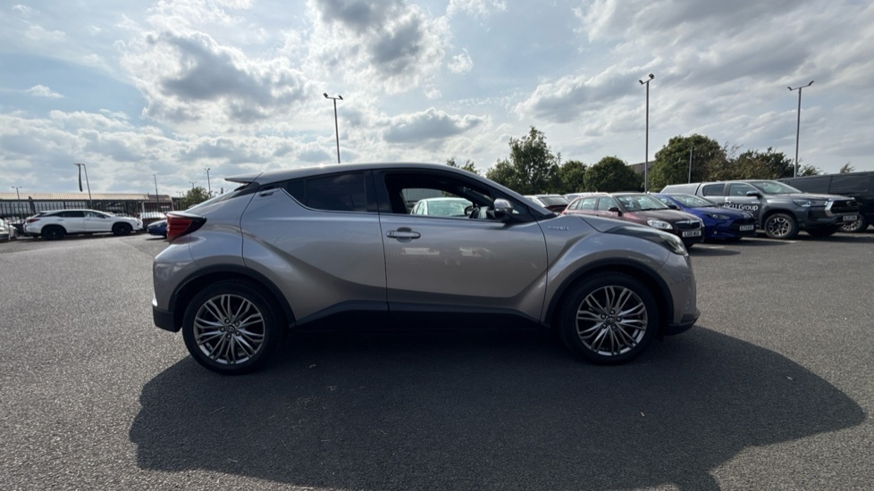 Toyota C-Hr Excel 1.8 White #23