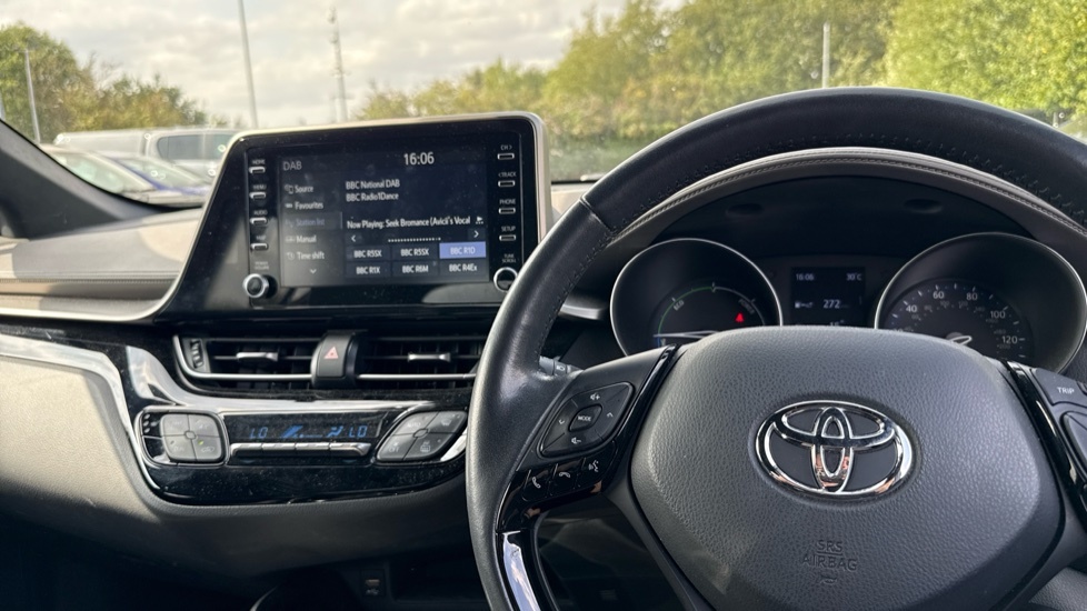 Toyota C-Hr Excel 1.8 White #10