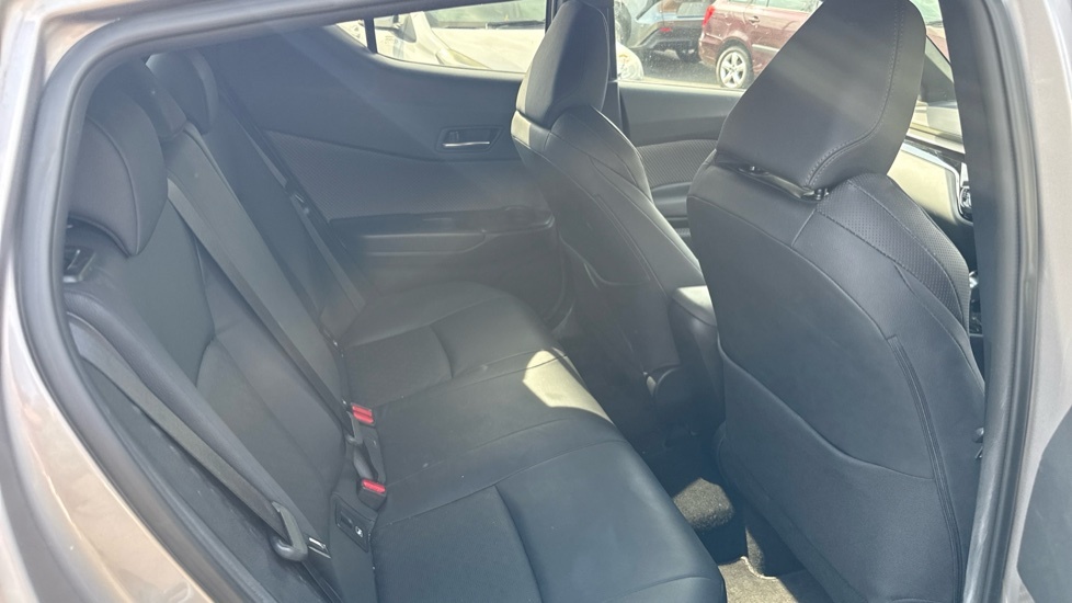 Toyota C-Hr Excel 1.8 White #8