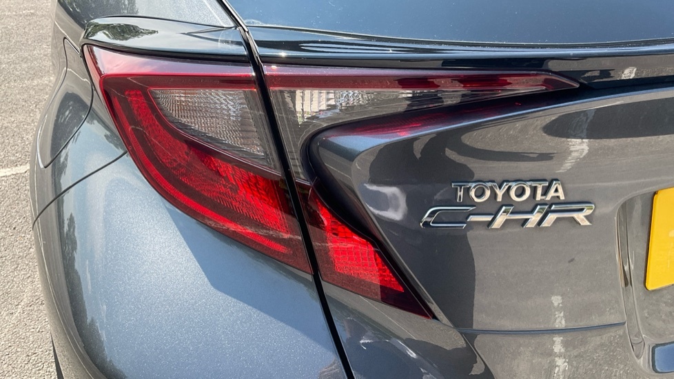 Toyota C-Hr Design White #21
