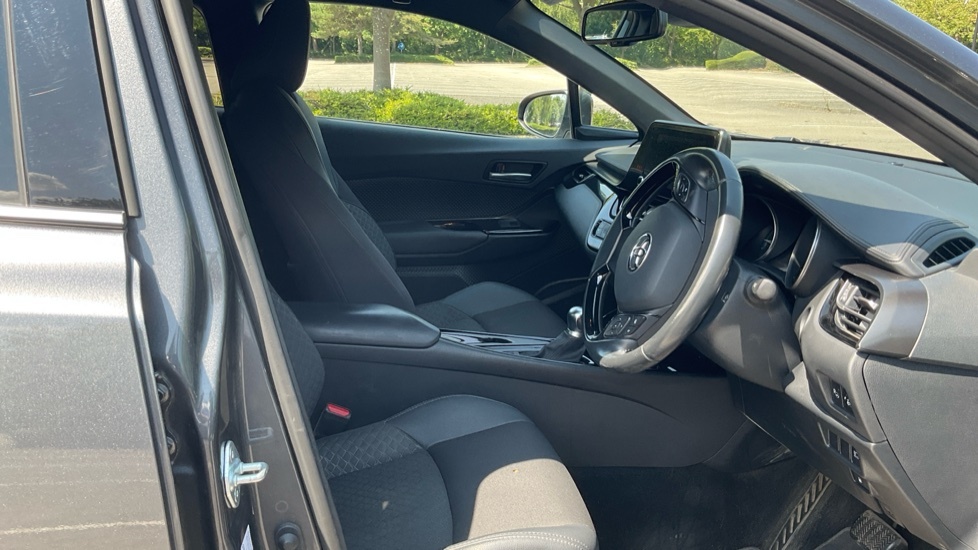 Toyota C-Hr Design White #12