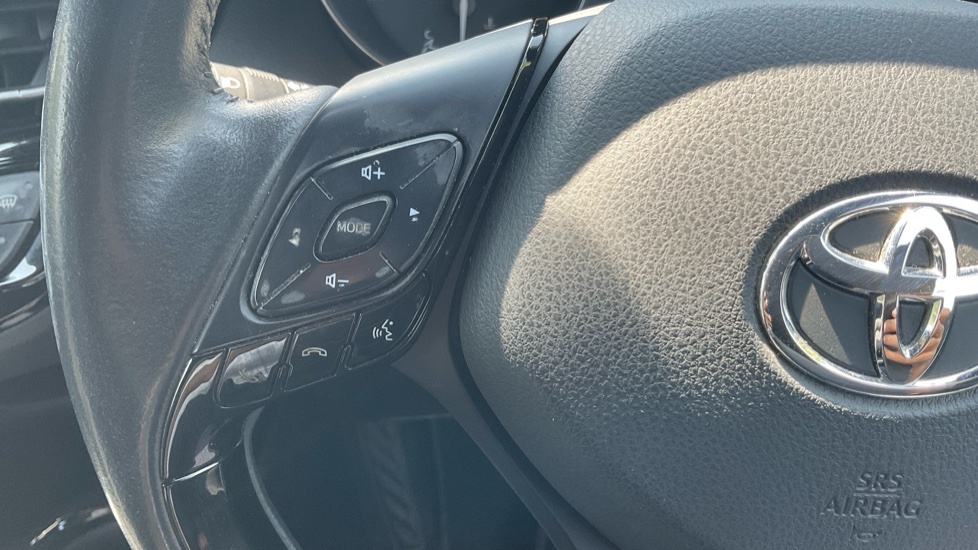 Toyota C-Hr Design White #33