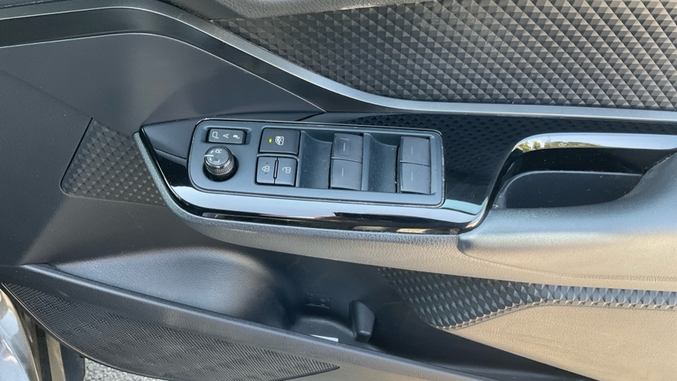 Toyota C-Hr Design White #27