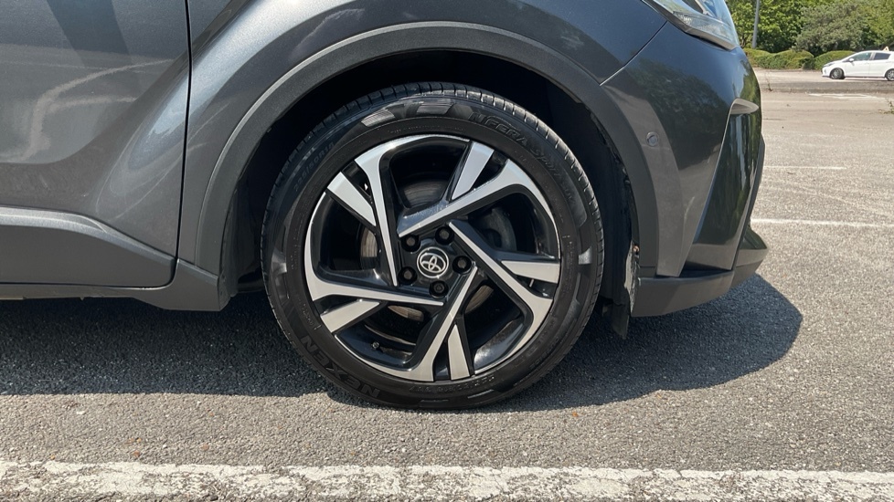 Toyota C-Hr Design White #36