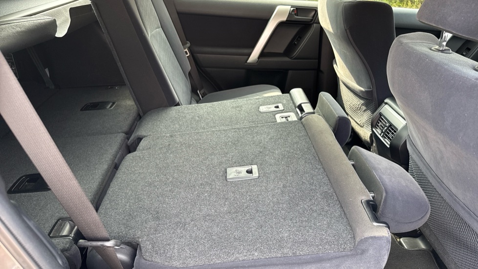 Toyota Land Cruiser D-4d Active Grey #18