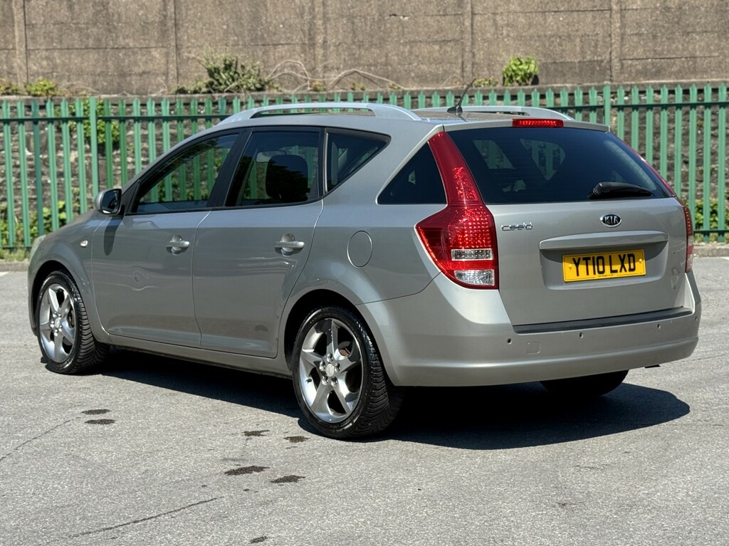Kia Ceed 1.6 Crdi 3 Silver #2