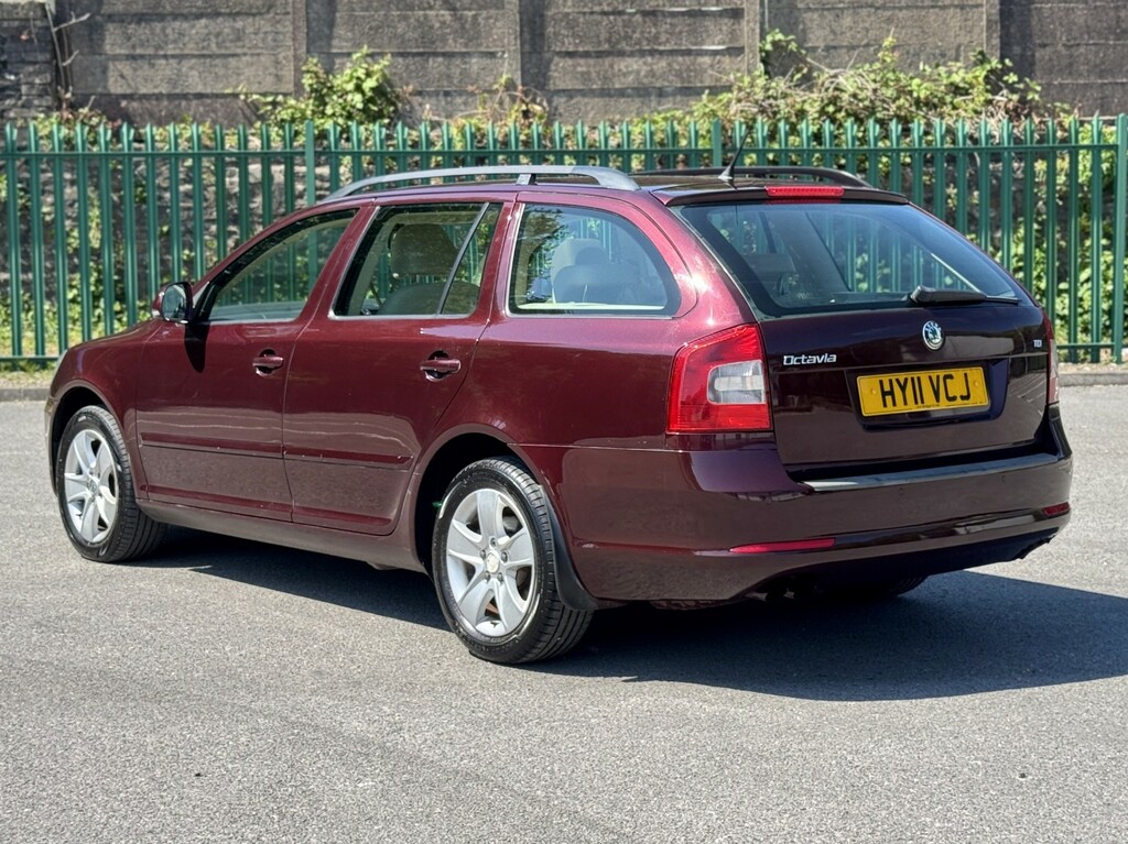 Skoda Octavia Estate 2.0 Tdi Elegance 201111 Red #2