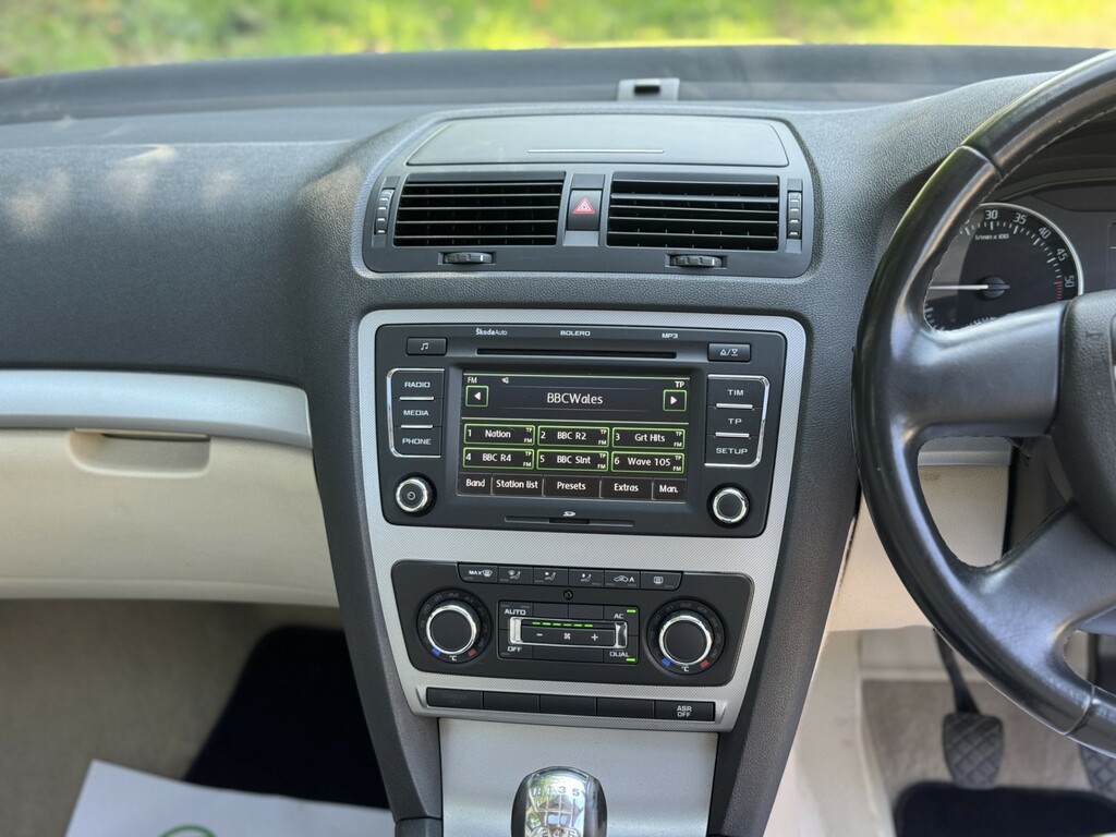 Skoda Octavia 1.6 Tdi Elegance Euro 5 Green #21