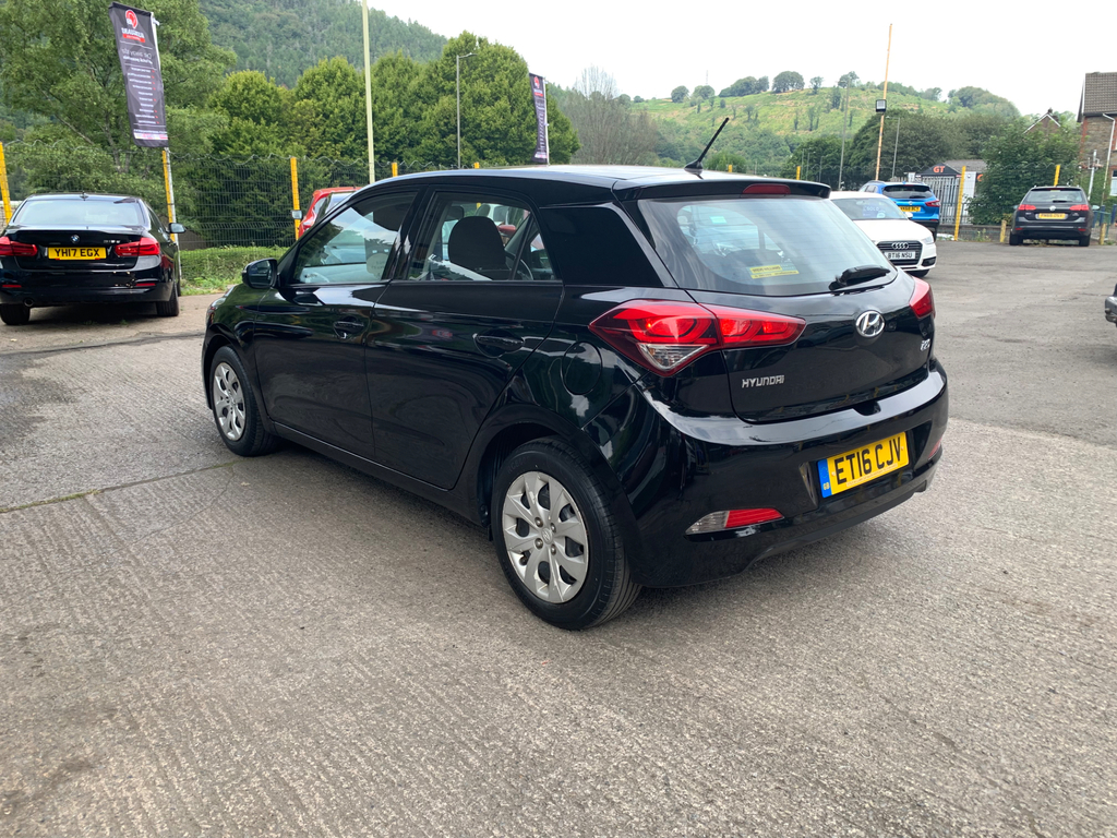 Hyundai I20 Mpi S Air ET16CJV Black #4
