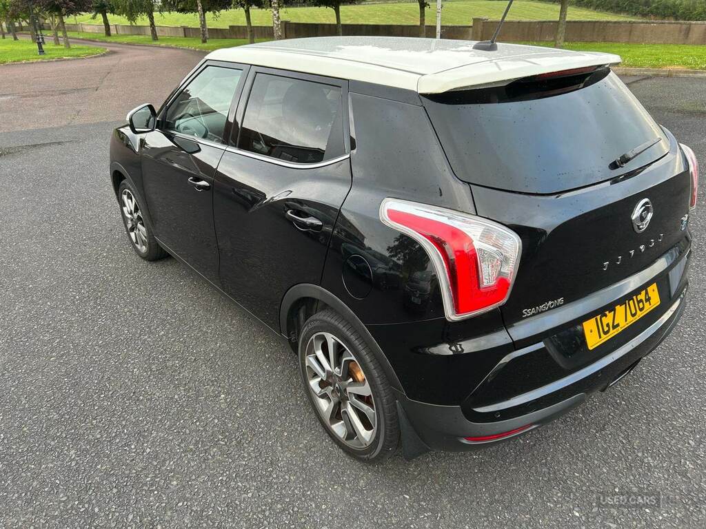 SsangYong Tivoli 1.6 D Elx Black #4