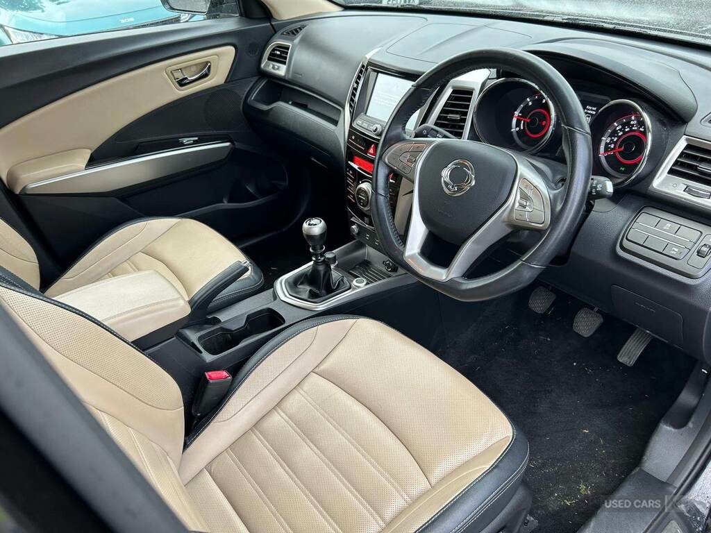 SsangYong Tivoli 1.6 D Elx Black #6