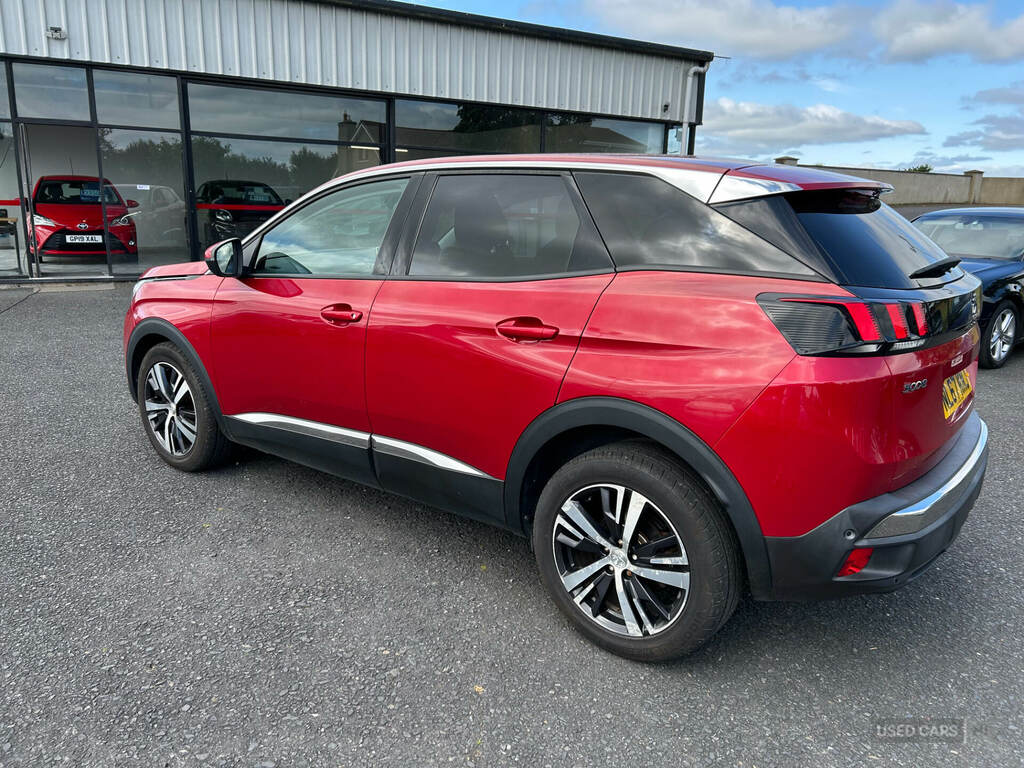Peugeot 3008 1.6 Bluehdi 120 Allure Eat6 NL67KNJ Red #4