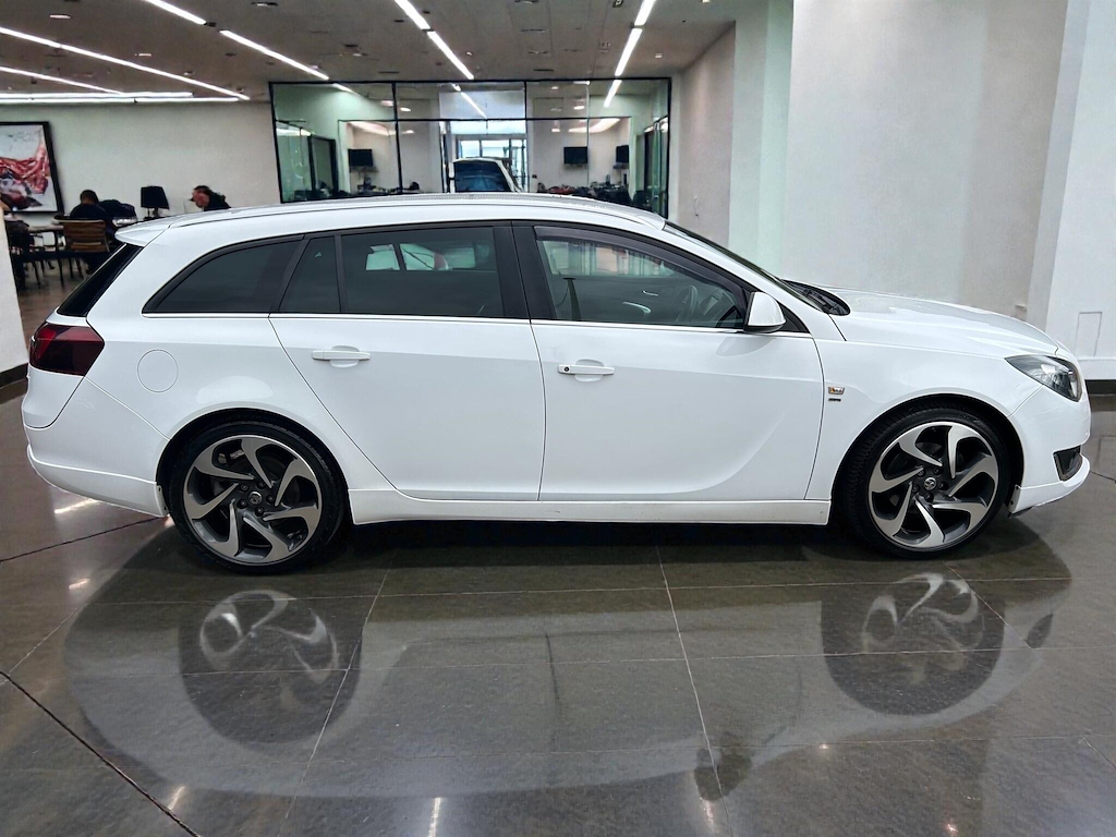 Vauxhall Insignia Estate White #5