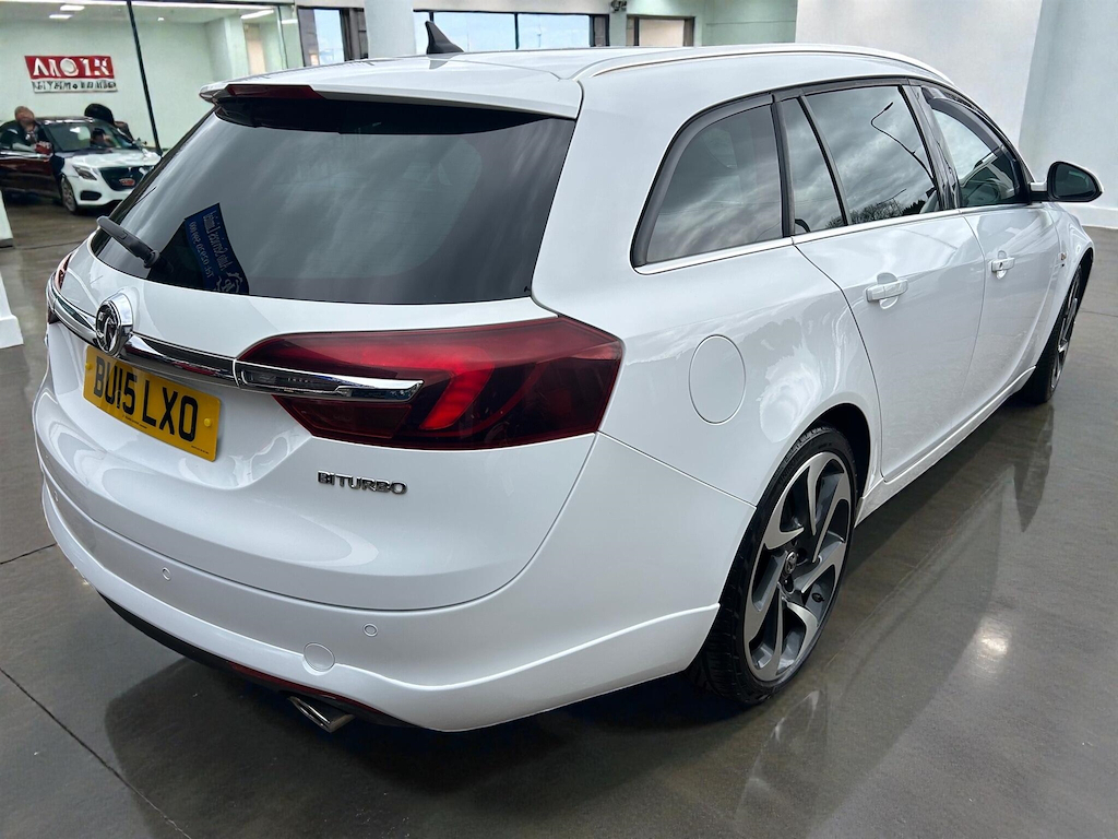 Vauxhall Insignia Estate White #4