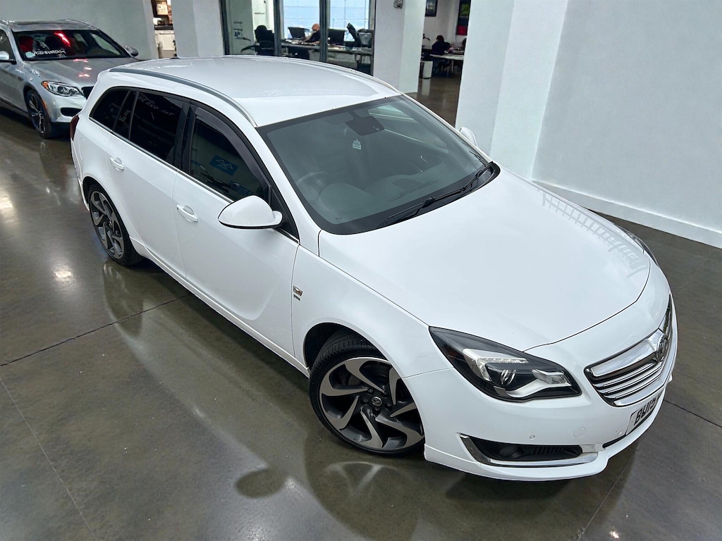 Vauxhall Insignia Estate White #2