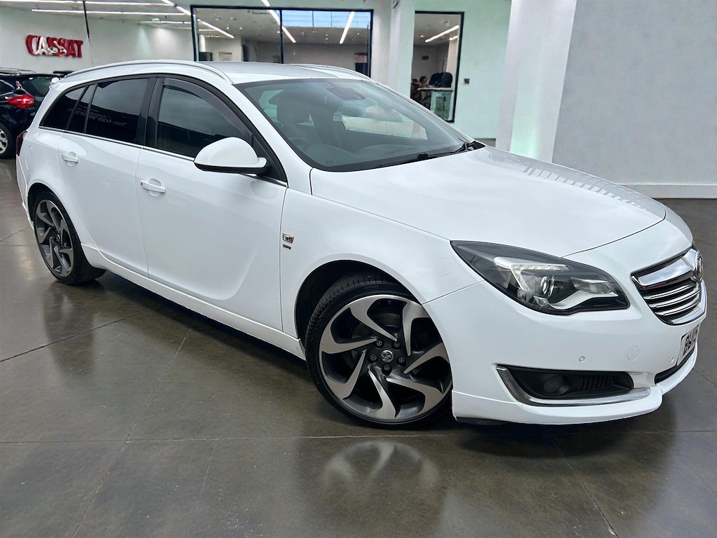 Vauxhall Insignia Estate White