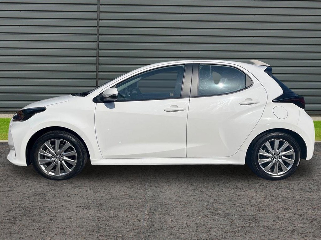 Toyota Yaris 1.5 Vvt-h Icon Hatchback Hybrid E Cvt LM72XFR White #6