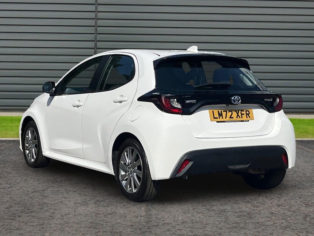 Toyota Yaris 1.5 Vvt-h Icon Hatchback Hybrid E Cvt LM72XFR White #5