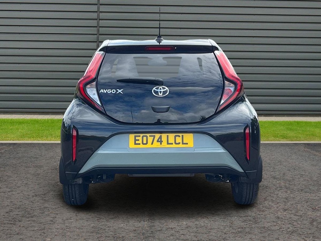 Toyota Aygo X 1.0 Vvt I Edge Hatchback X Shift EO74LCL Green #4
