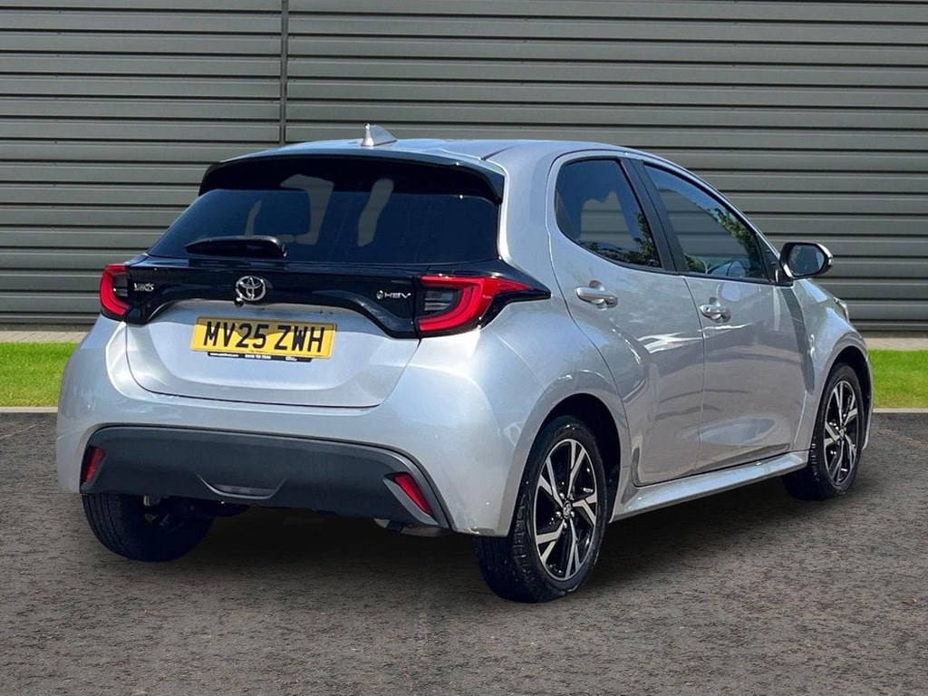 Toyota Yaris 1.5 Vvt-h Design Hatchback Hybrid E Cvt MV25ZWH Silver #3