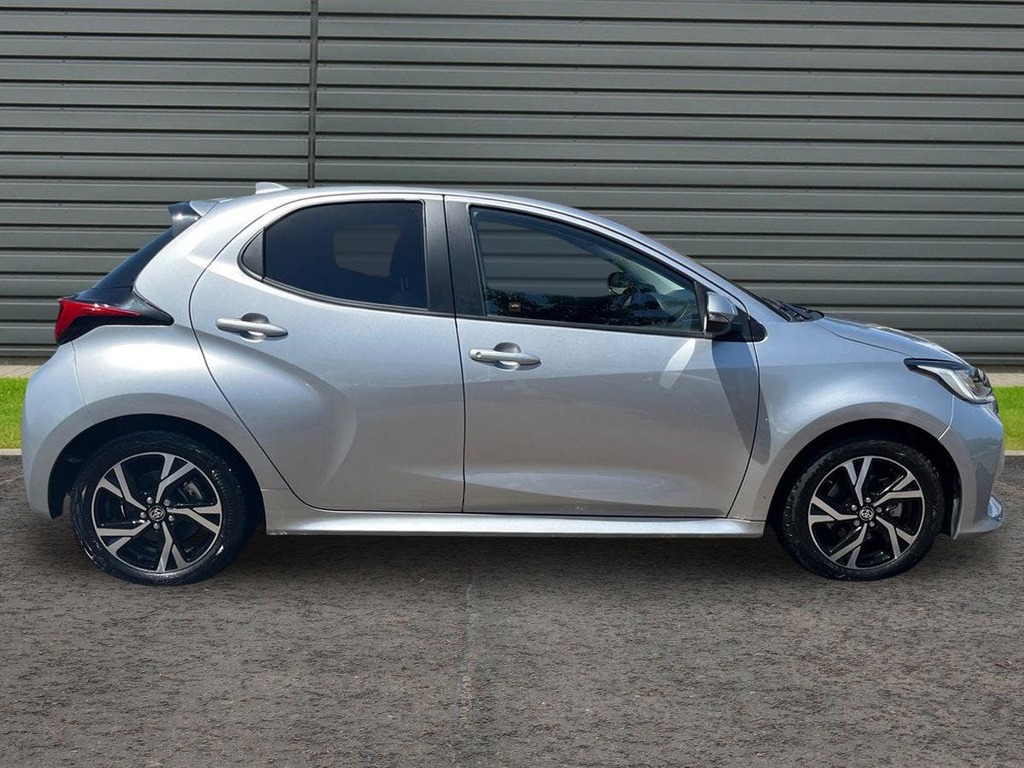 Toyota Yaris 1.5 Vvt-h Design Hatchback Hybrid E Cvt MV25ZWH Silver #2