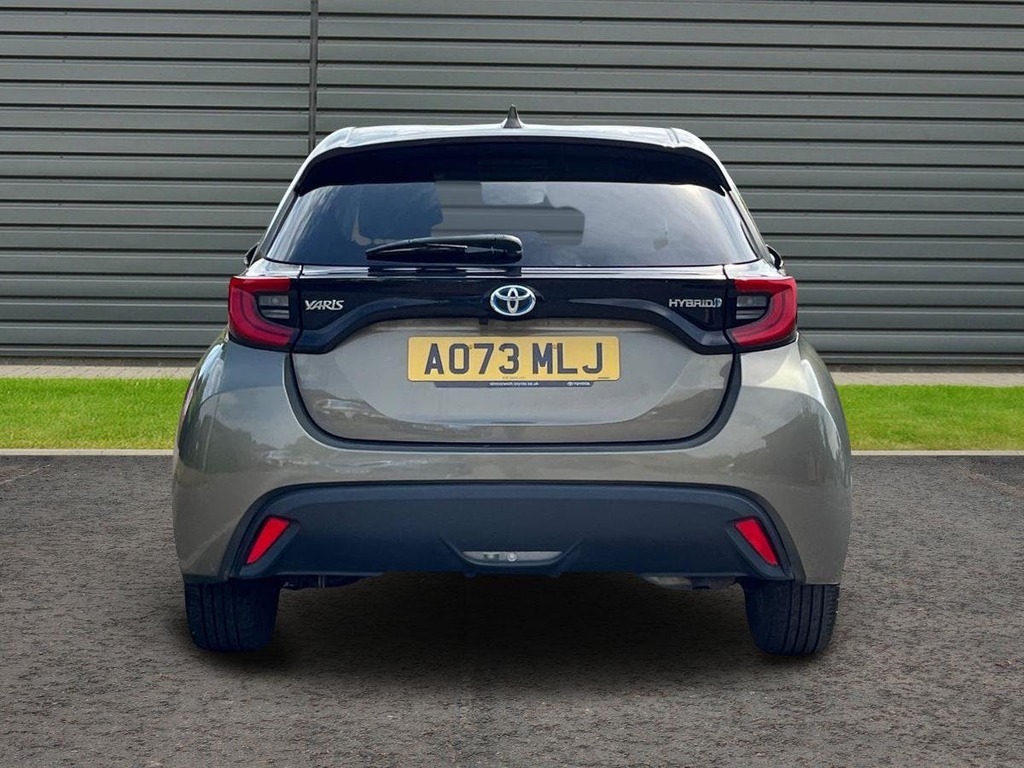 Toyota Yaris 1.5 Vvt-h Design Hatchback Hybrid E Cvt AO73MLJ Brown #4