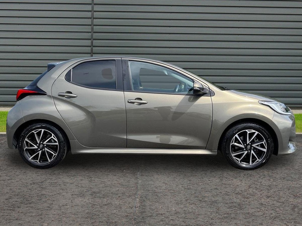 Toyota Yaris 1.5 Vvt-h Design Hatchback Hybrid E Cvt AO73MLJ Brown #2