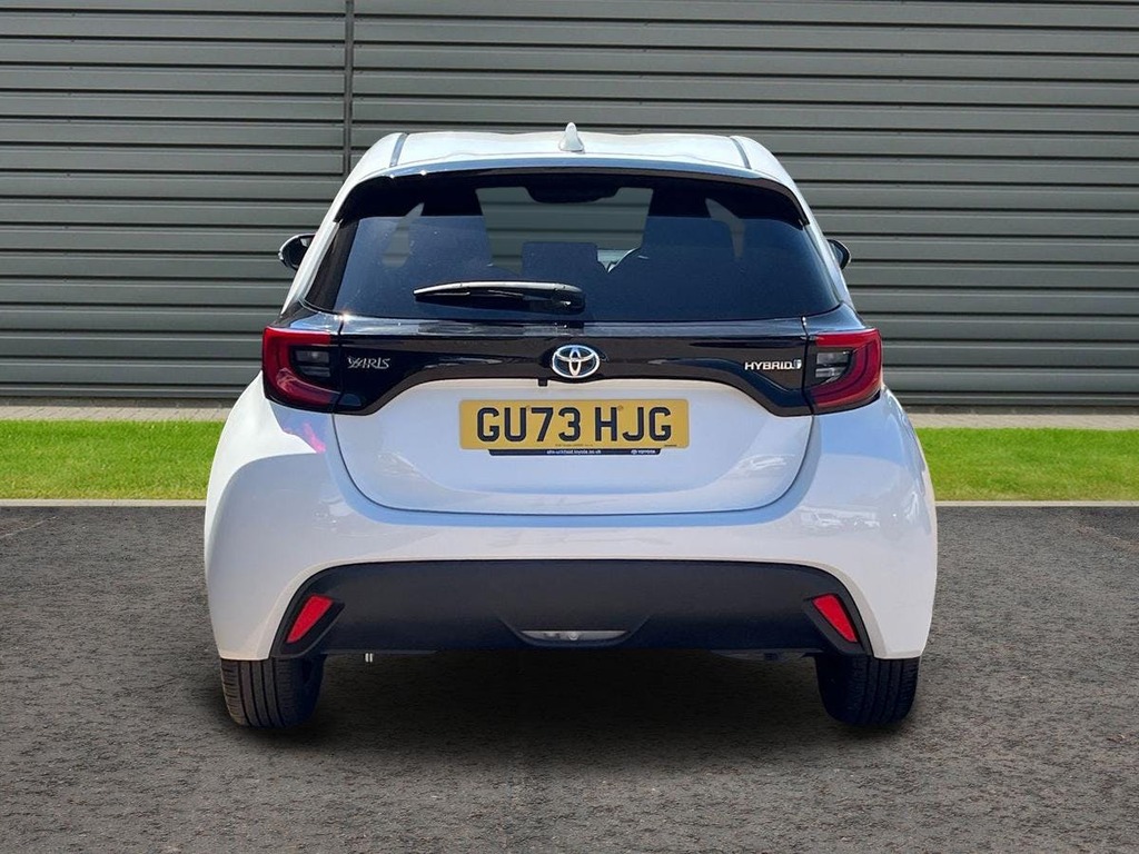 Toyota Yaris 1.5 Vvt-h Design Hatchback Hybrid E Cvt GU73HJG White #4