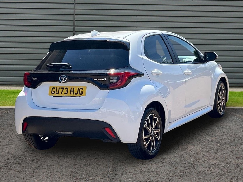 Toyota Yaris 1.5 Vvt-h Design Hatchback Hybrid E Cvt GU73HJG White #3