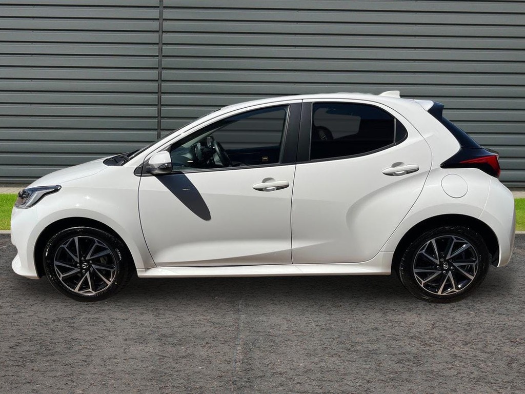 Toyota Yaris 1.5 Vvt-h Design Hatchback Hybrid E Cvt GU73HJG White #6