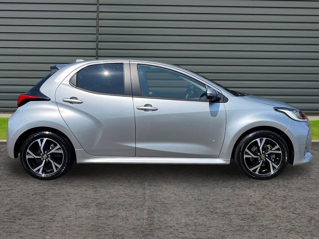 Toyota Yaris 1.5 Vvt-h Design Hatchback Hybrid E Cvt AP24GXE Silver #2