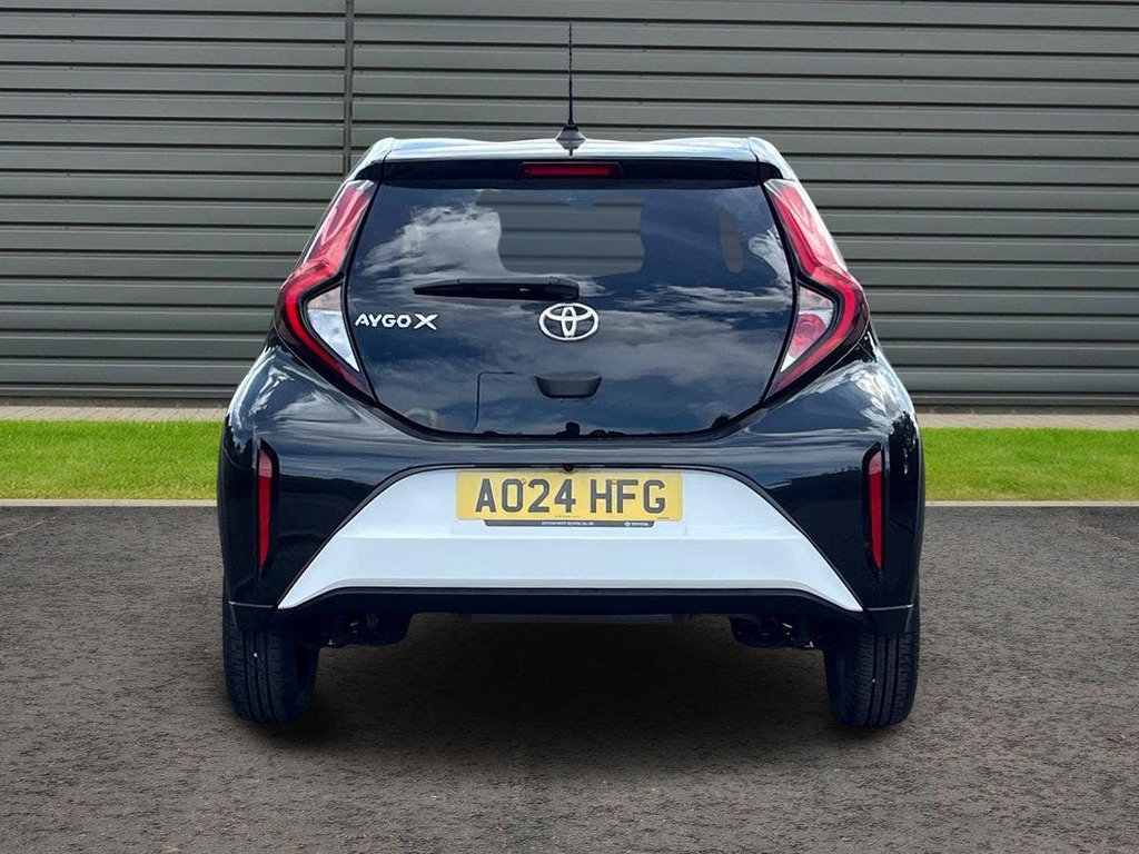 Toyota Aygo X 1.0 Vvt I Edge Hatchback White #4
