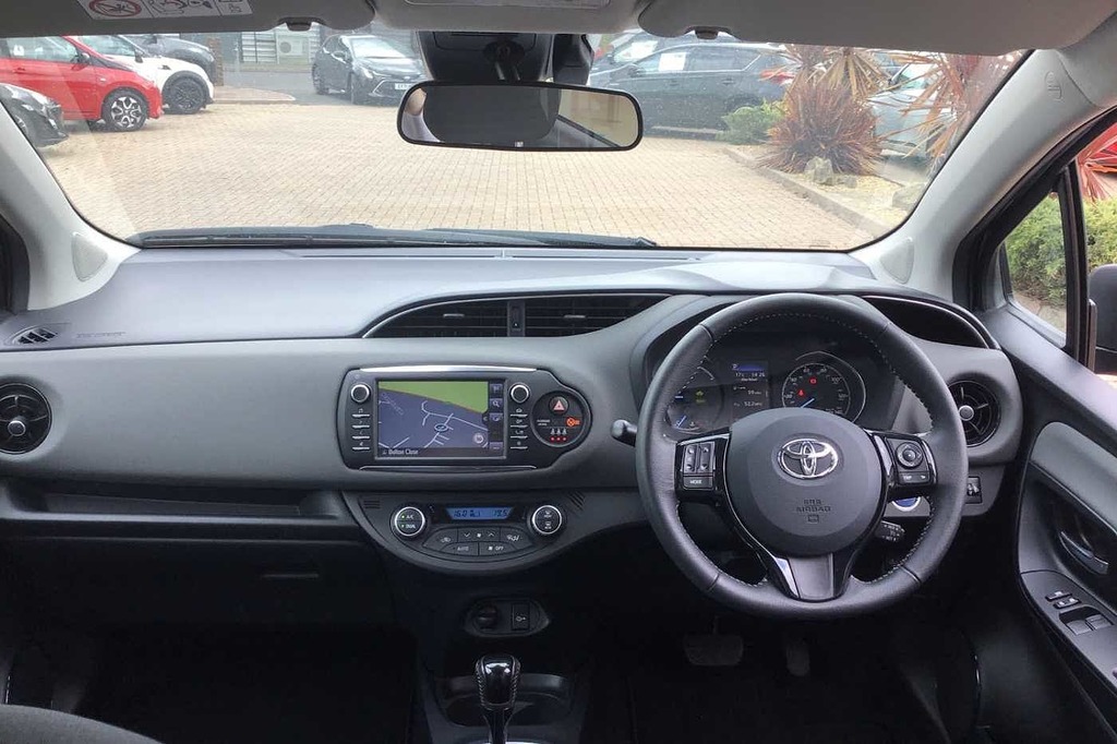 Toyota Yaris 1.5 Vvt-h Icon Tech Hatchback Hybrid E Grey #5