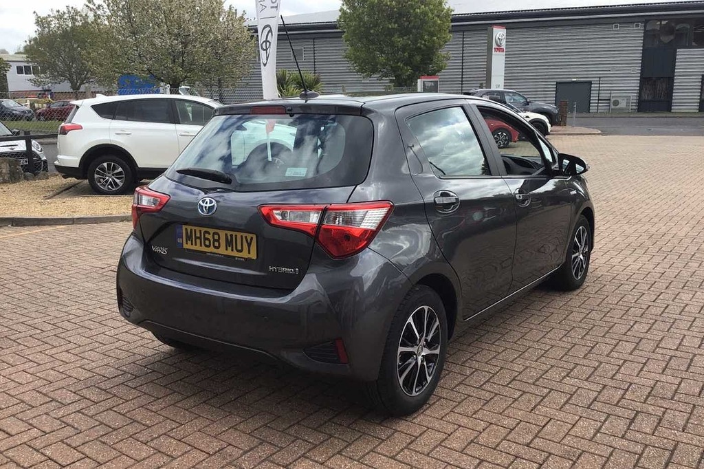 Toyota Yaris 1.5 Vvt-h Icon Tech Hatchback Hybrid E Grey #2