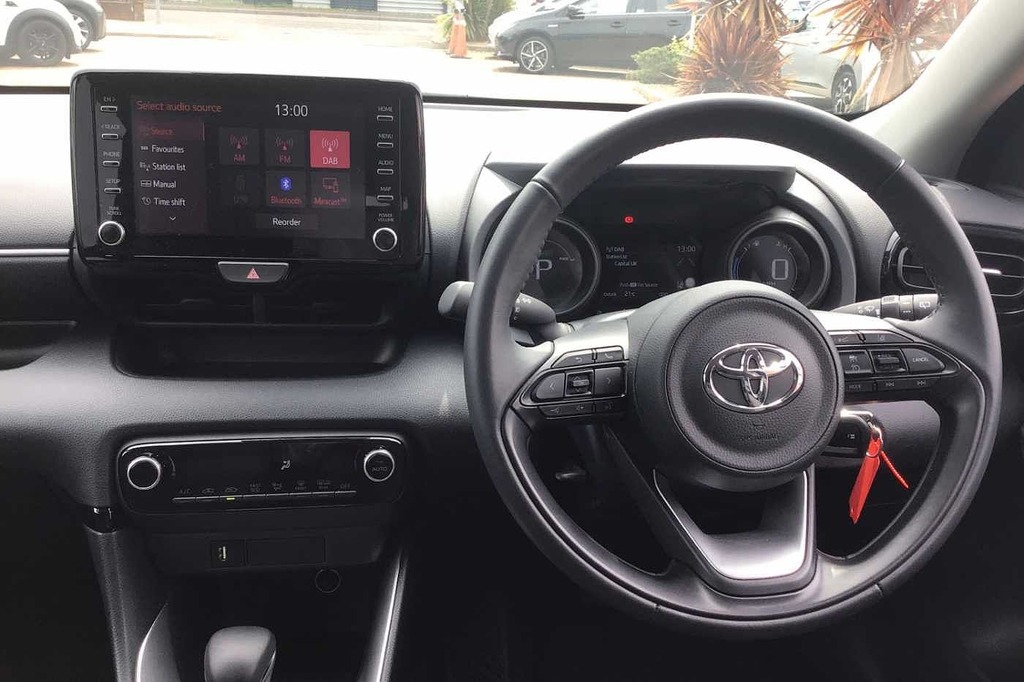 Toyota Yaris 1.5 Vvt-h Design Hatchback Hybrid E Cvt FM21GUO Black #6