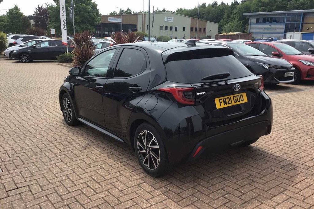 Toyota Yaris 1.5 Vvt-h Design Hatchback Hybrid E Cvt FM21GUO Black #4