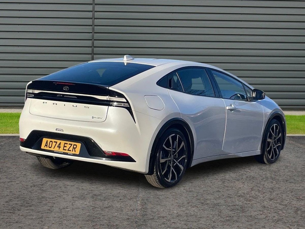 Toyota Prius 2.0 13.6Kwh Excel Hatchback Plug In Hyb #3