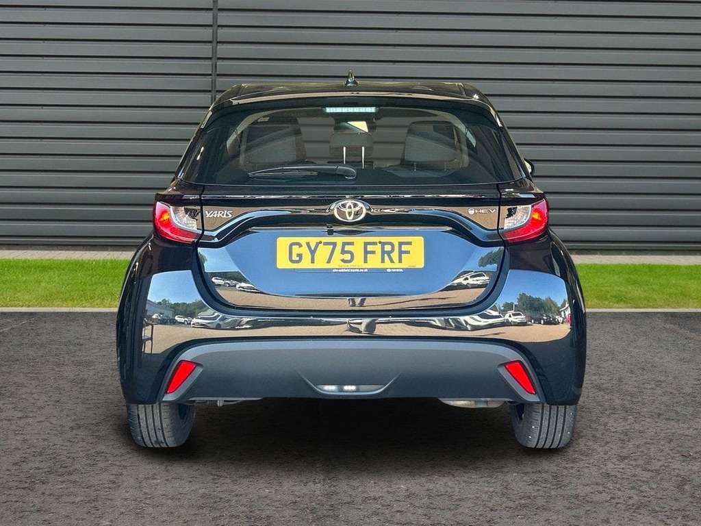 Toyota Yaris 1.5 Vvt-h Icon Hatchback Hybrid E Cvt Black #4